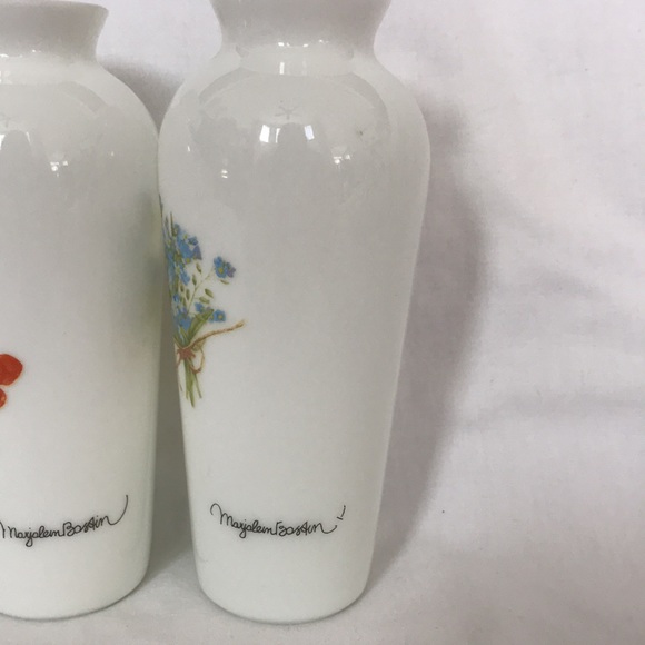 MARJOLEIN BASTIN- Nature’s Sketchbook- set of 3 white glass signed vases- 6” - Picture 4 of 6